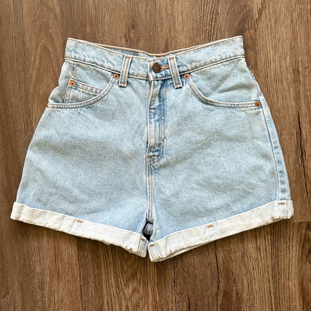 Levi's Light Wash High-Rise Rolled Hem Denim Shorts Size 5 Vintage Style